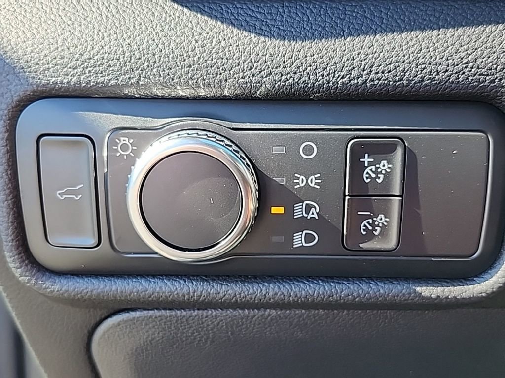 Used 2021 Ford Explorer XLT image 28