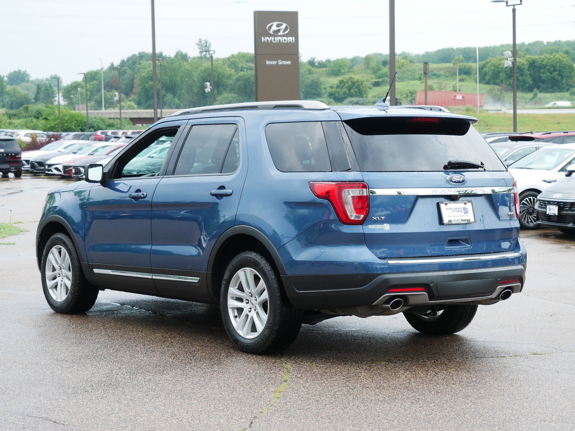 Used 2018 Ford Explorer XLT w/ Equipment Group 202A AWD/4WD image 8
