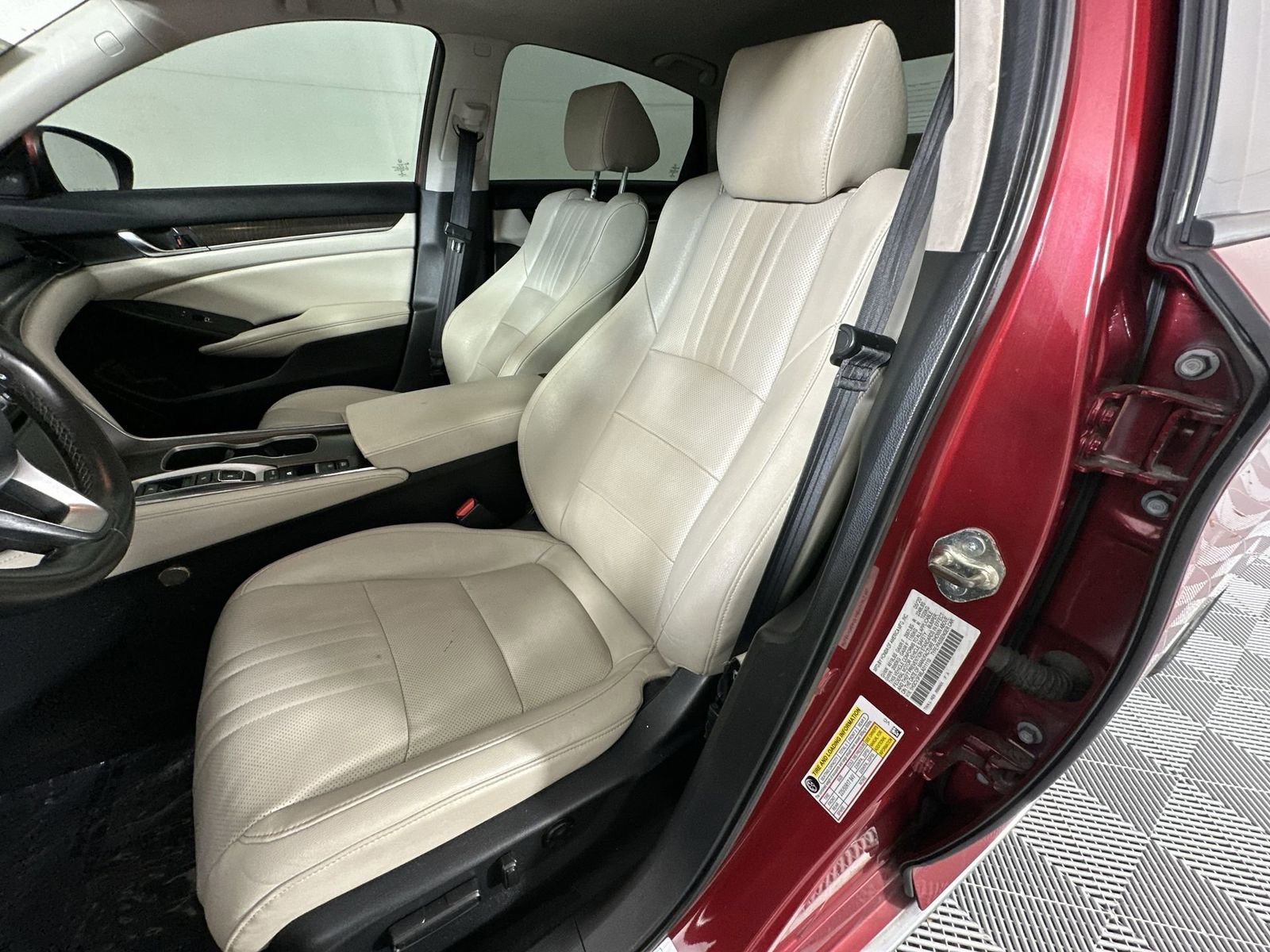 Used 2020 Honda Accord Touring image 11