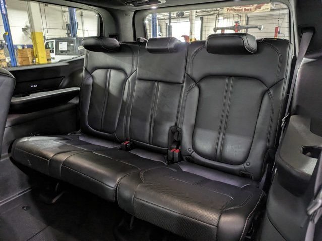 Used 2022 Jeep Wagoneer Series II AWD/4WD image 14