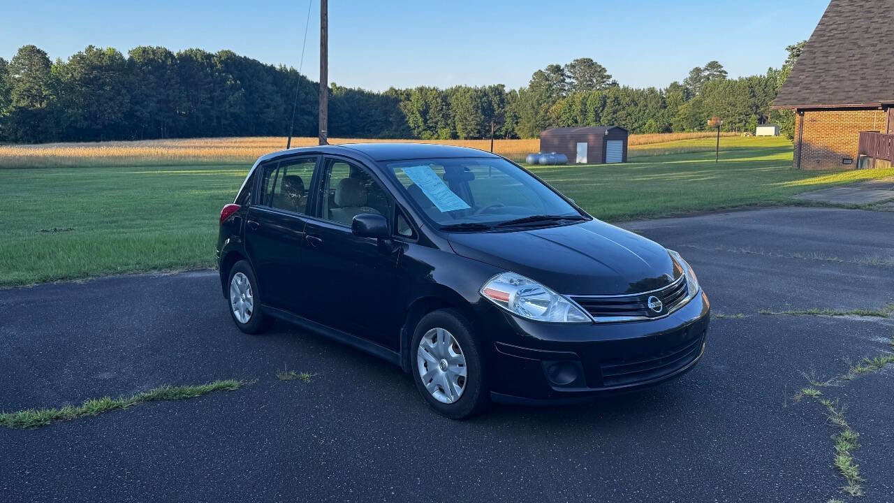 Used 2011 Nissan Versa 1.8 S w/ Plus Pkg image 2
