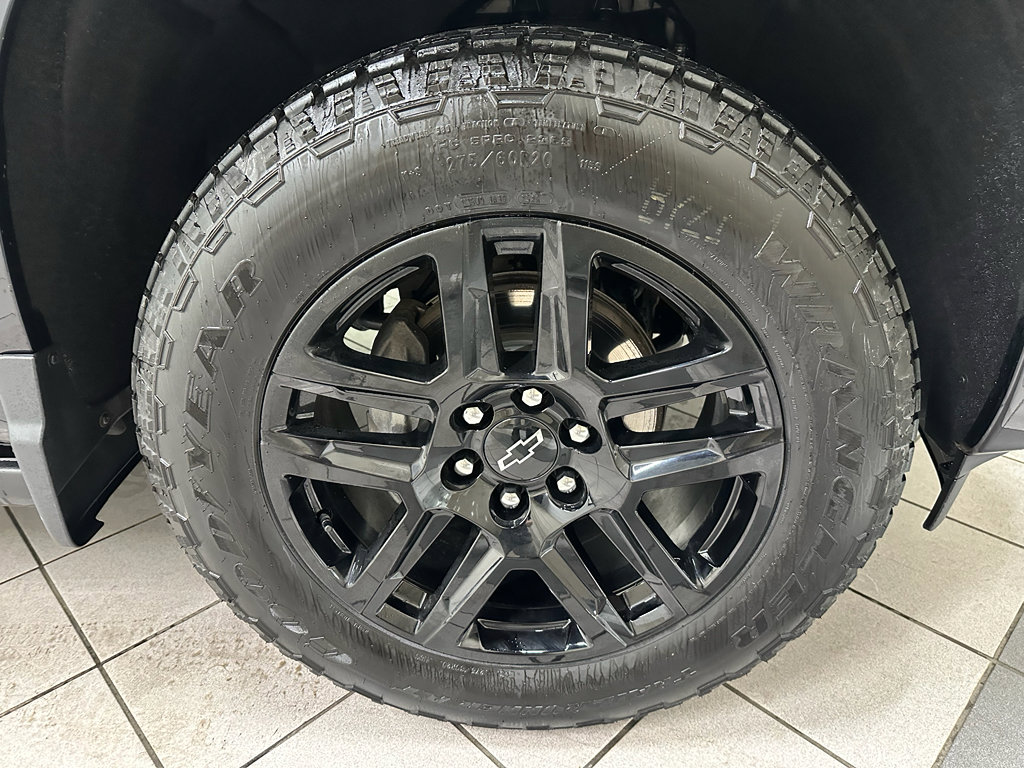 Certified 2026 Chevrolet Silverado 1500 High Country w/ Midnight Edition AWD/4WD image 17