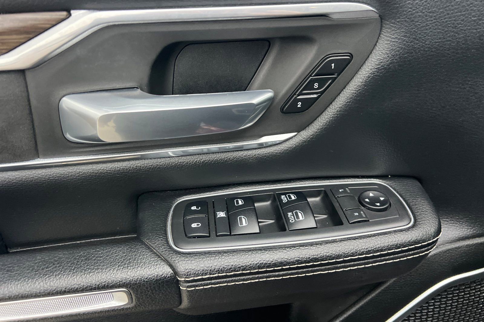 Used 2019 RAM 1500 Laramie image 12