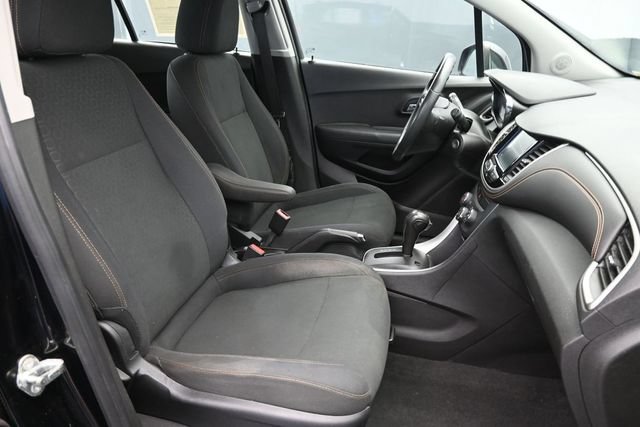 Used 2017 Chevrolet Trax LS FWD image 30