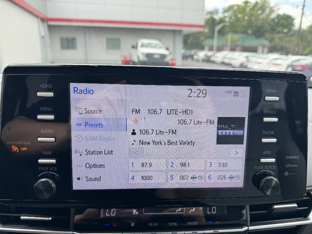 Used 2024 Toyota Sienna LE AWD/4WD image 18