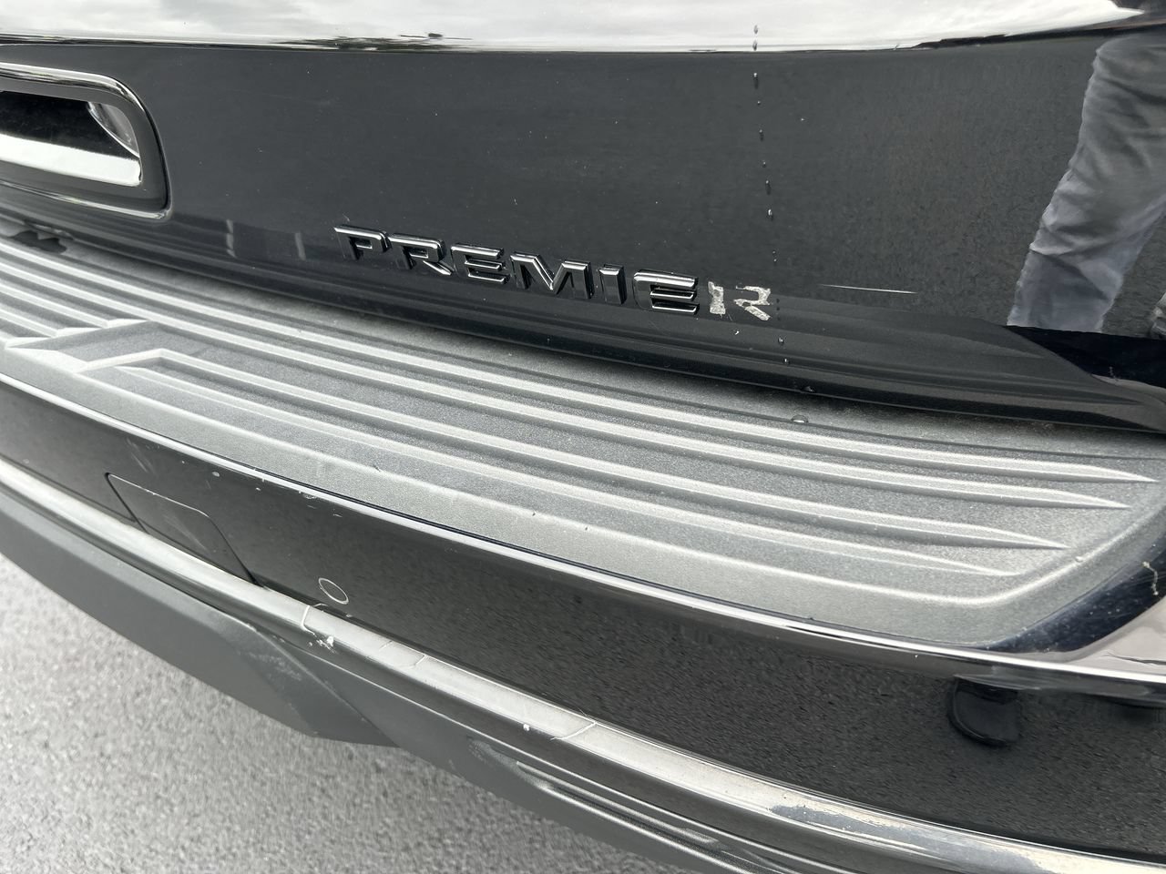 Used 2022 Chevrolet Tahoe Premier AWD/4WD image 14