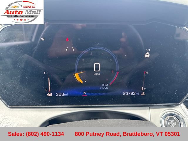 Used 2024 Chevrolet Trax LT w/ Sunroof Package FWD image 17