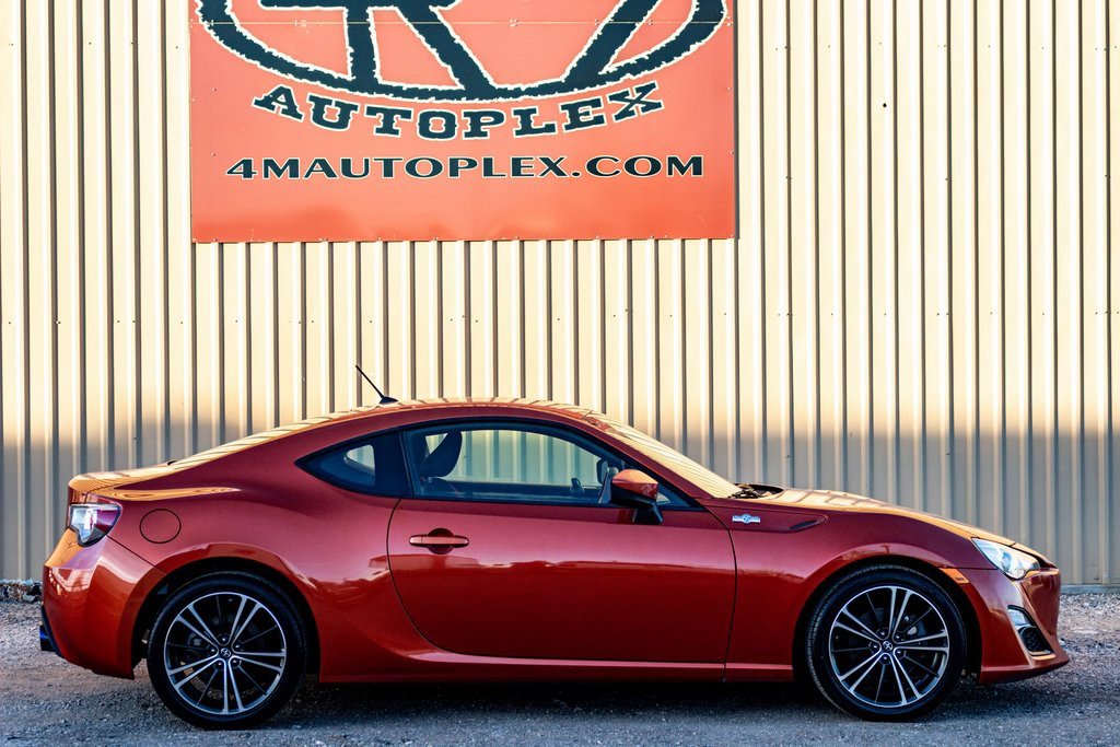 Used 2013 Scion FR-S image 2