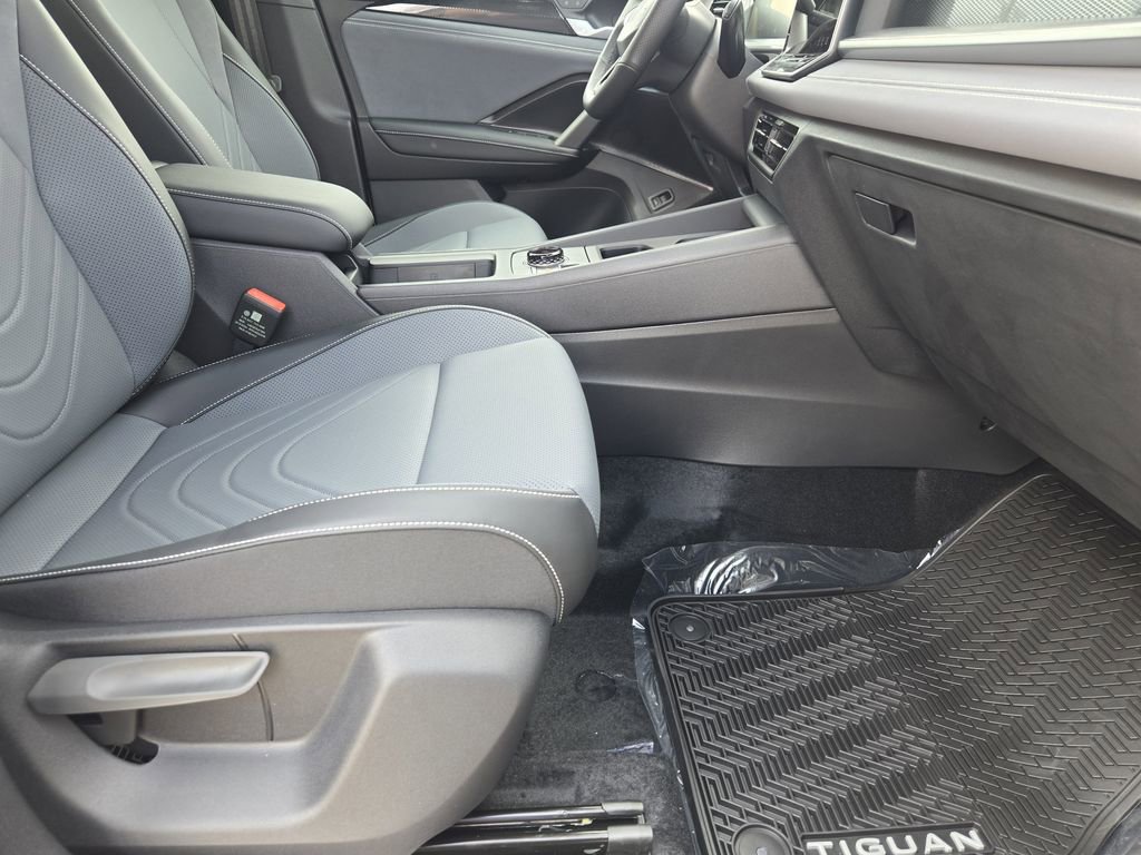New 2026 Volkswagen Tiguan SE R-Line image 12