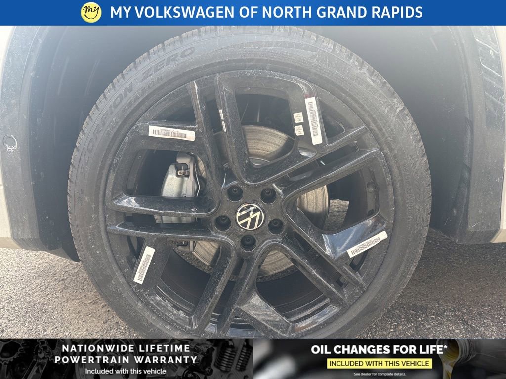 New 2026 Volkswagen Tiguan SE R-Line image 9