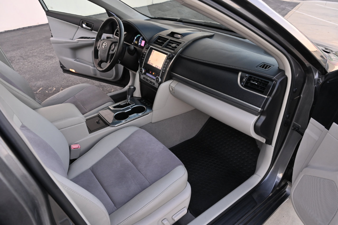 Used 2012 Toyota Camry XLE w/ Leather Pkg image 12