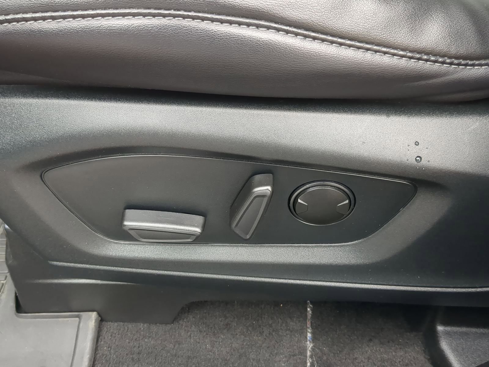 Used 2022 Ford Explorer XLT w/ Equipment Group 202A image 23