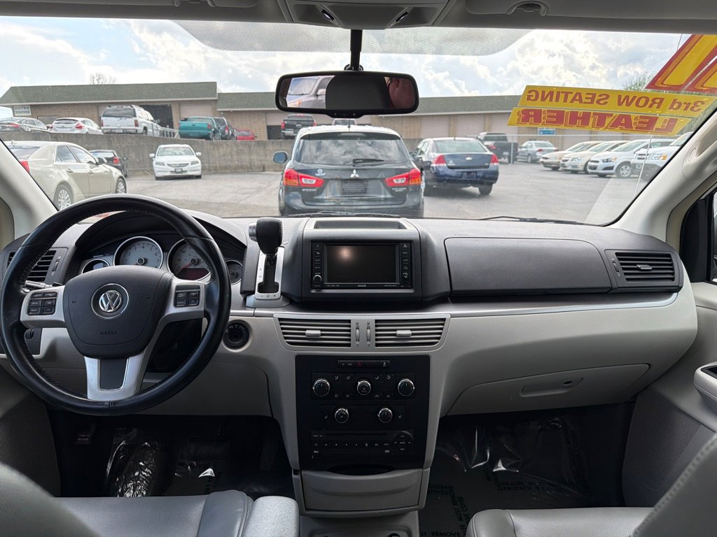 Used 2011 Volkswagen Routan SE image 15