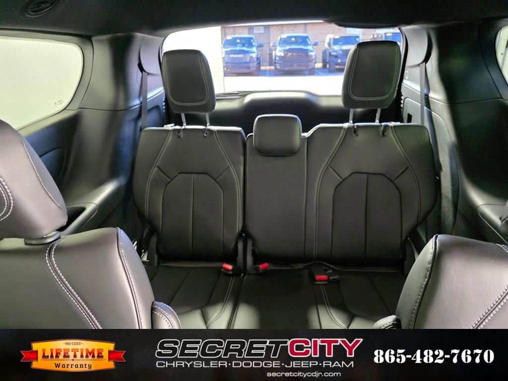New 2026 Chrysler Pacifica Select w/ S Appearance Package image 29