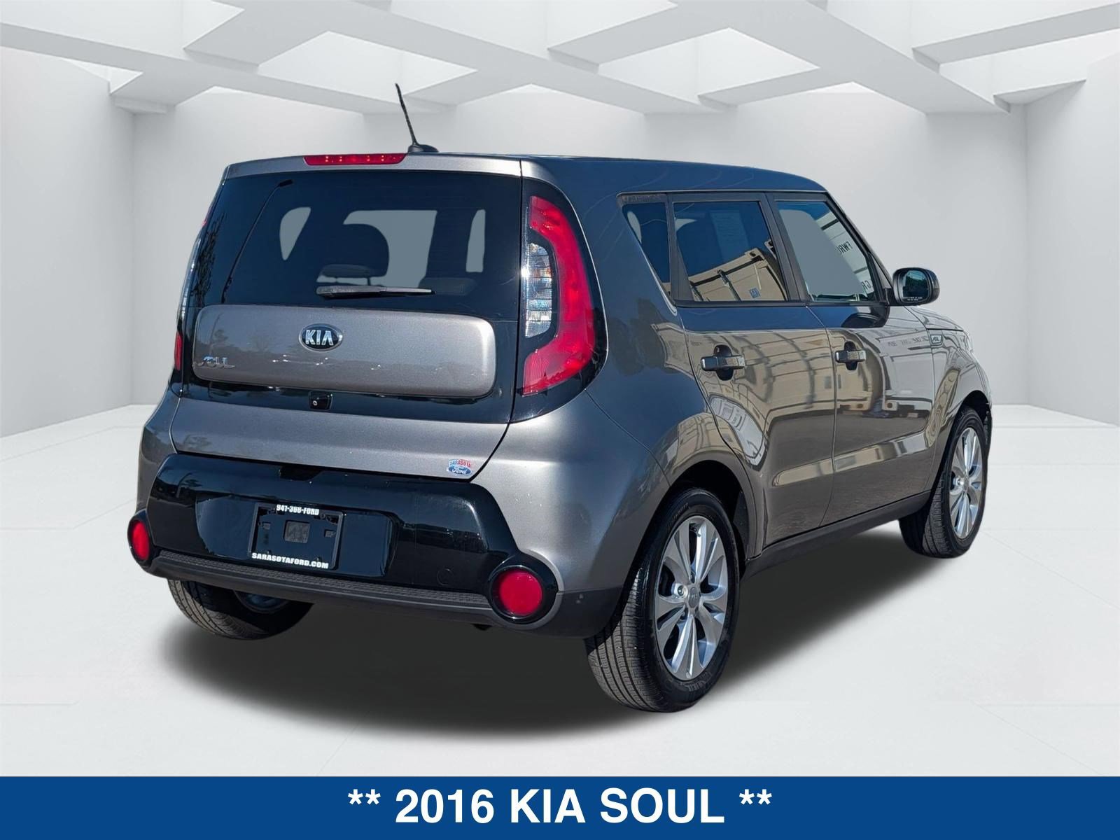 Used 2016 Kia Soul + image 4
