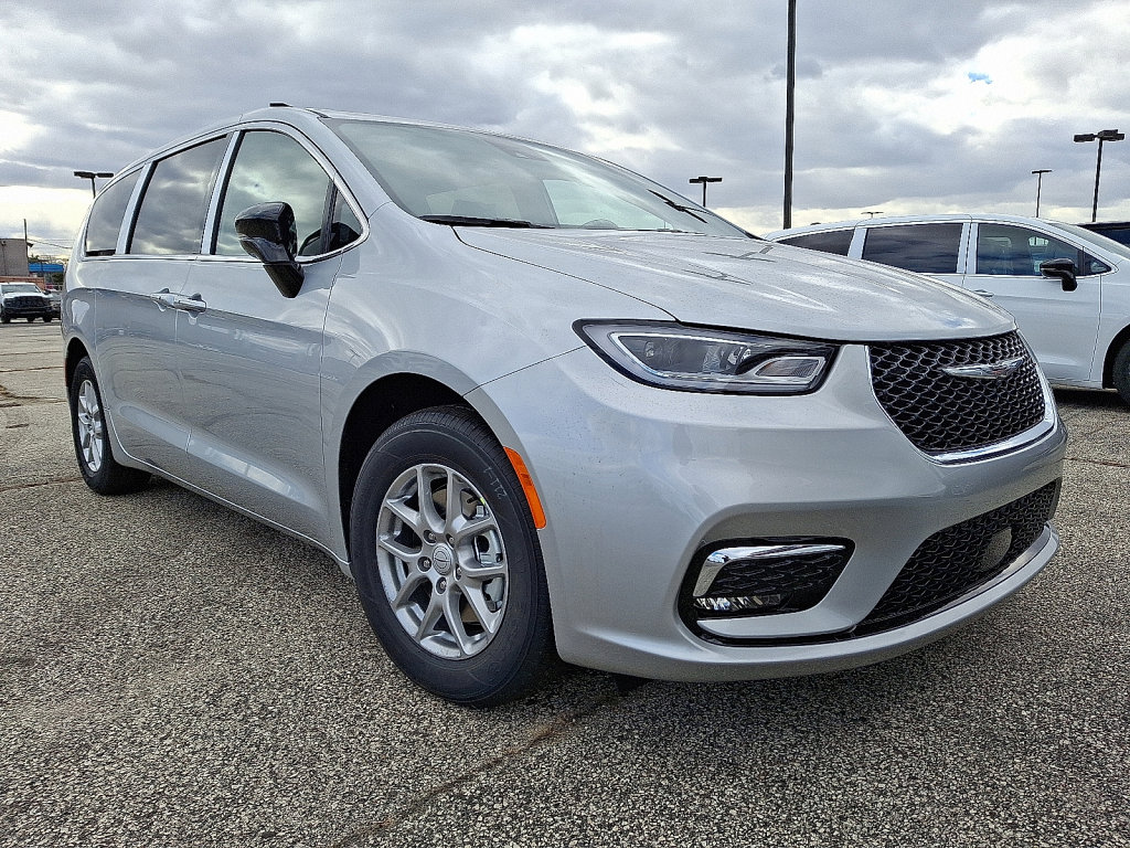 New 2026 Chrysler Pacifica Select image 2