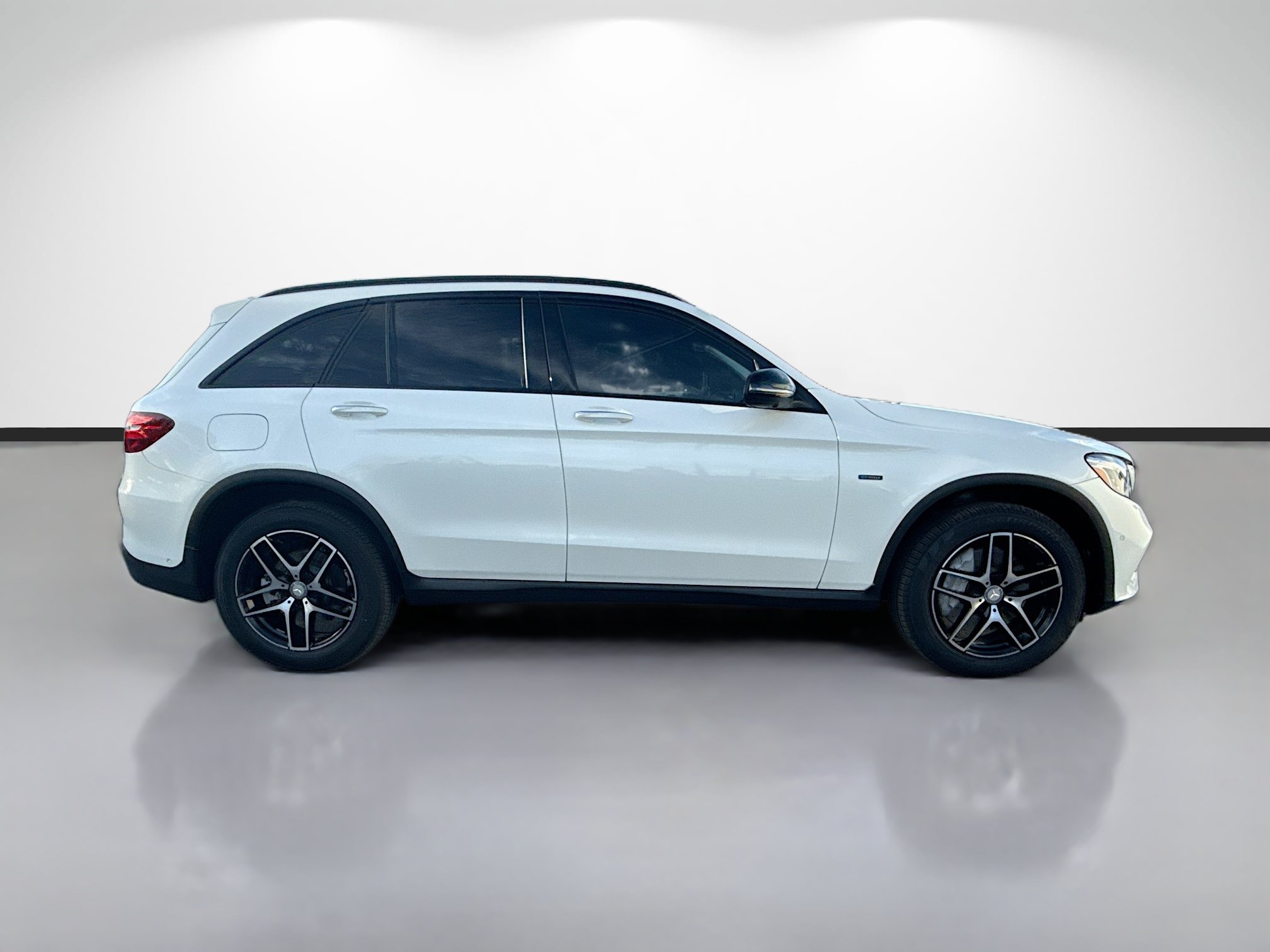 Used 2018 Mercedes-Benz GLC 350e 4MATIC image 2