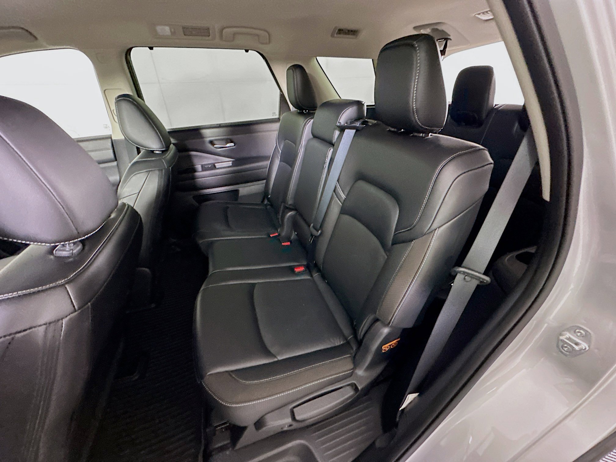 Used 2023 Nissan Pathfinder SL w/ Black Appearance Package image 28