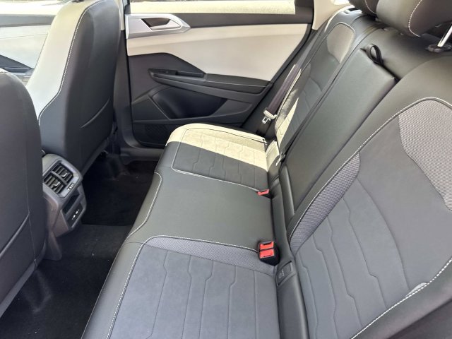 New 2026 Volkswagen Taos SE FWD image 25