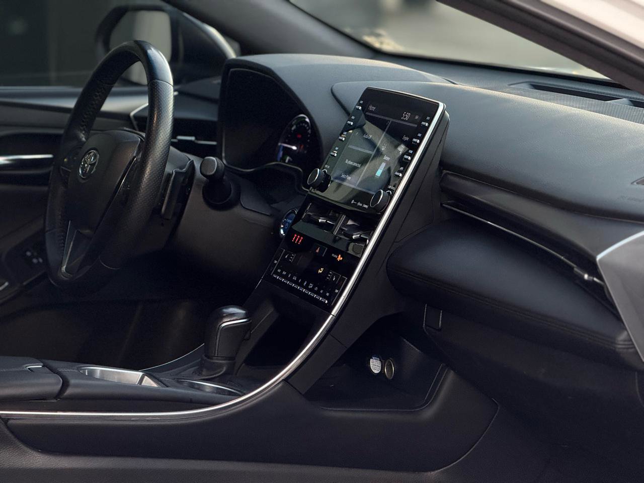 Used 2021 Toyota Avalon XSE FWD image 13