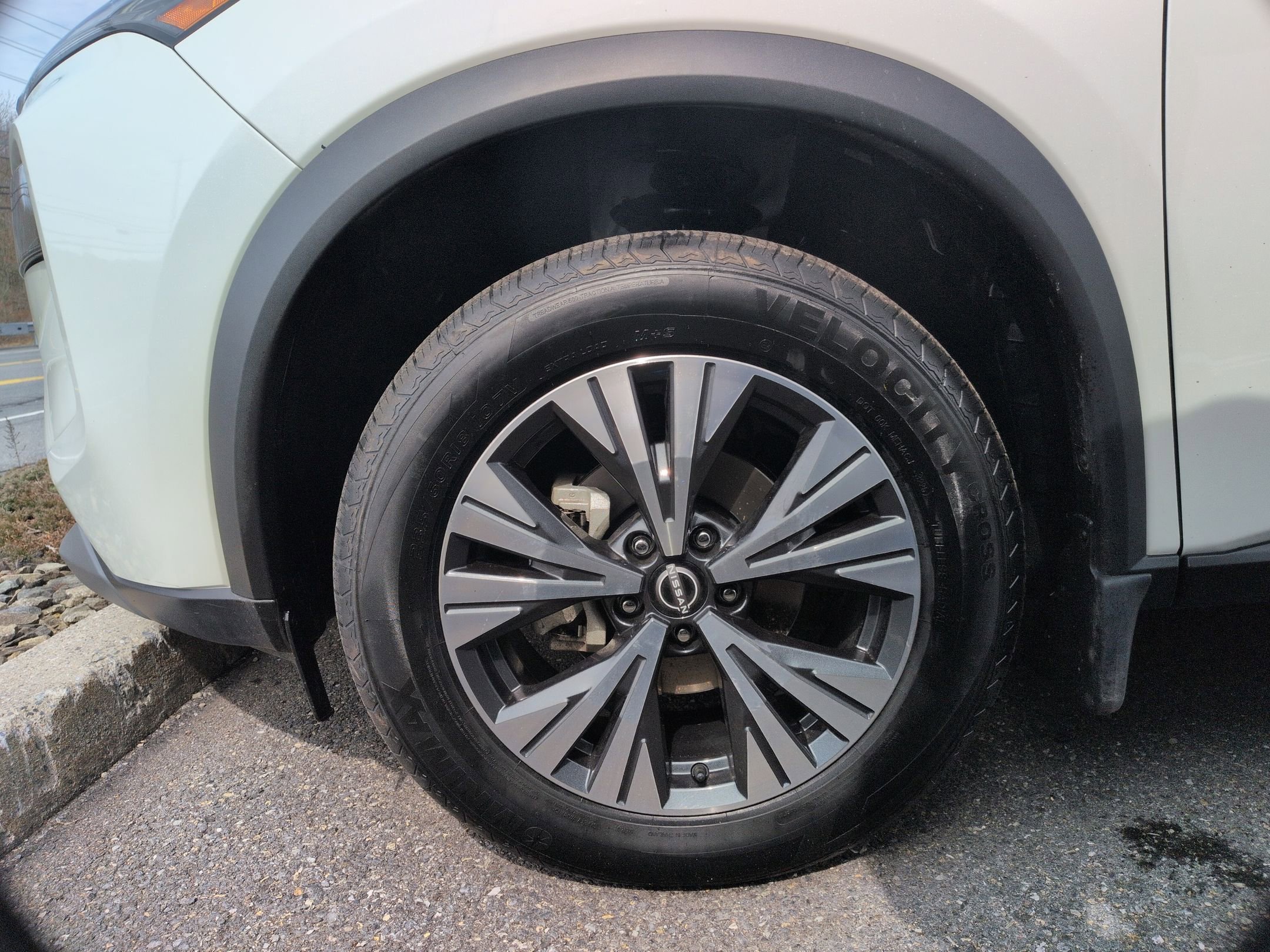 Used 2023 Nissan Rogue SV image 16