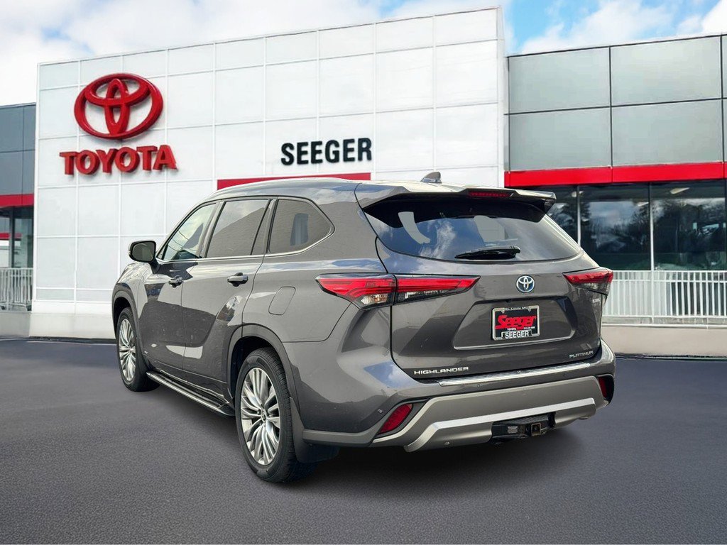 Used 2022 Toyota Highlander Platinum image 4