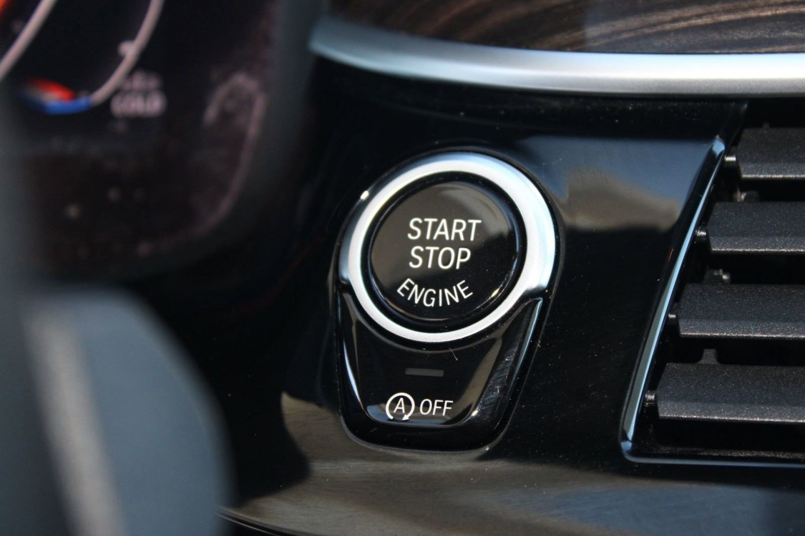 Used 2023 BMW 530i w/ Premium Package image 27