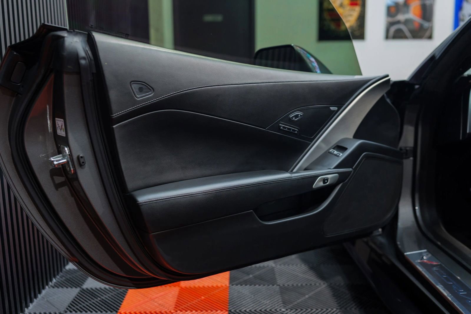 Used 2015 Chevrolet Corvette Z06 w/ Z07 Performance Package RWD image 28