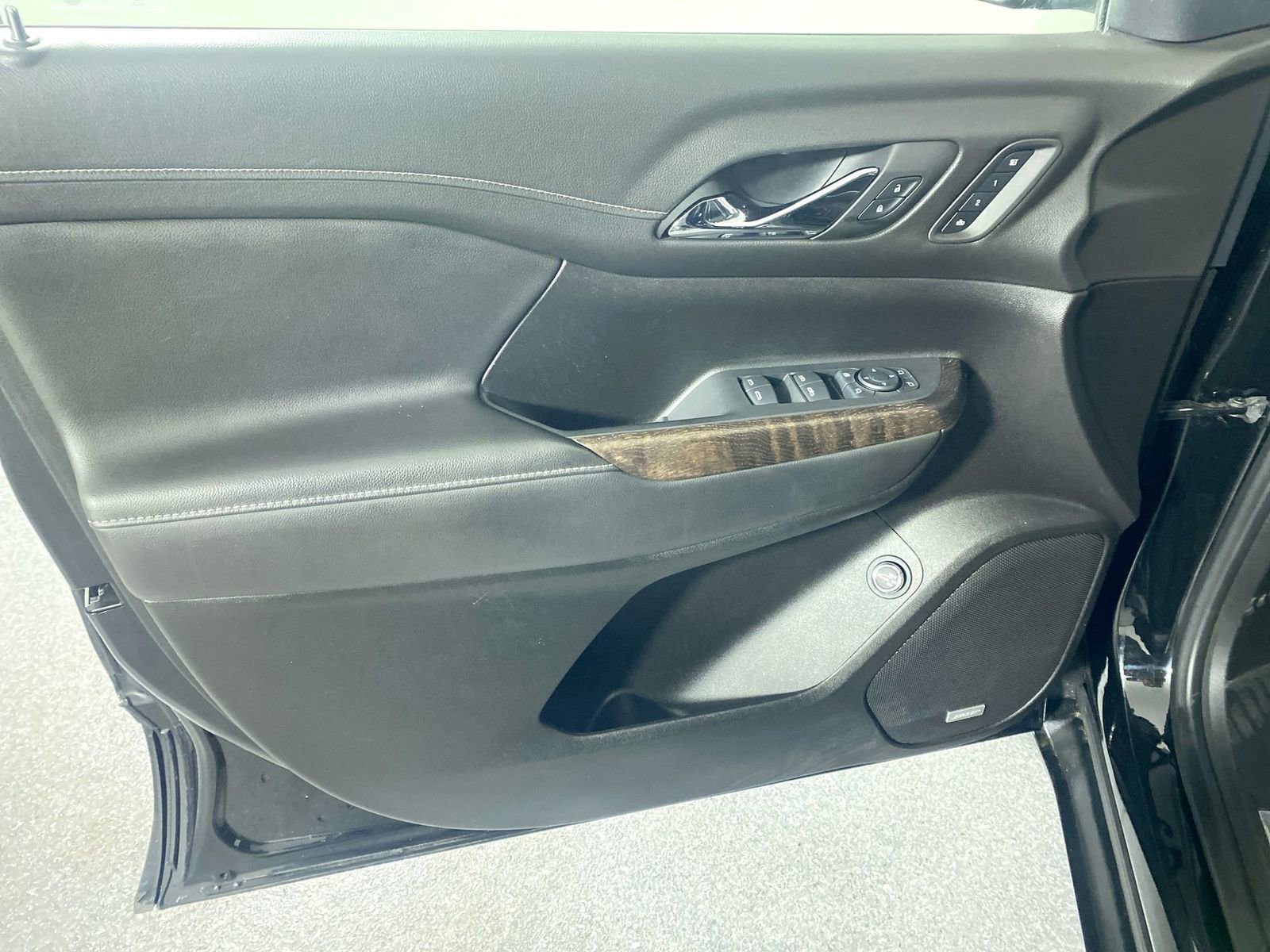 Used 2023 GMC Acadia Denali image 17