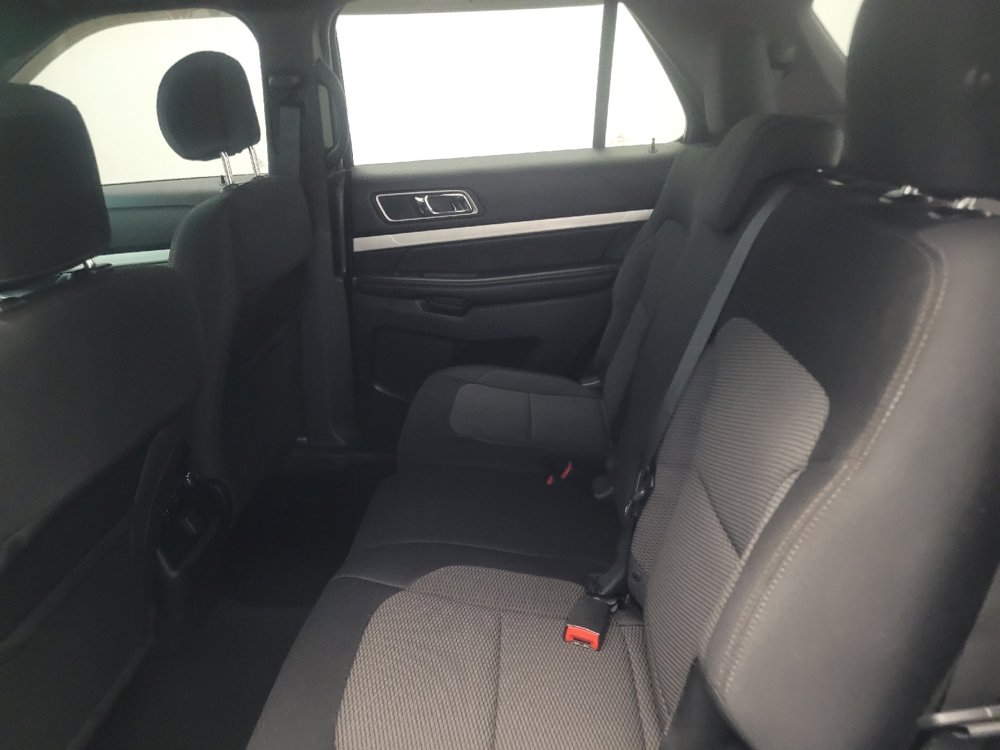 Used 2016 Ford Explorer XLT FWD image 18