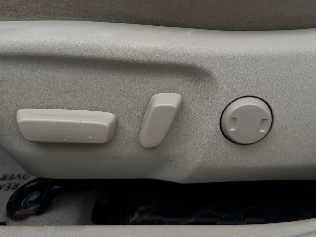 Used 2013 Toyota Camry XLE w/ Leather Pkg image 22