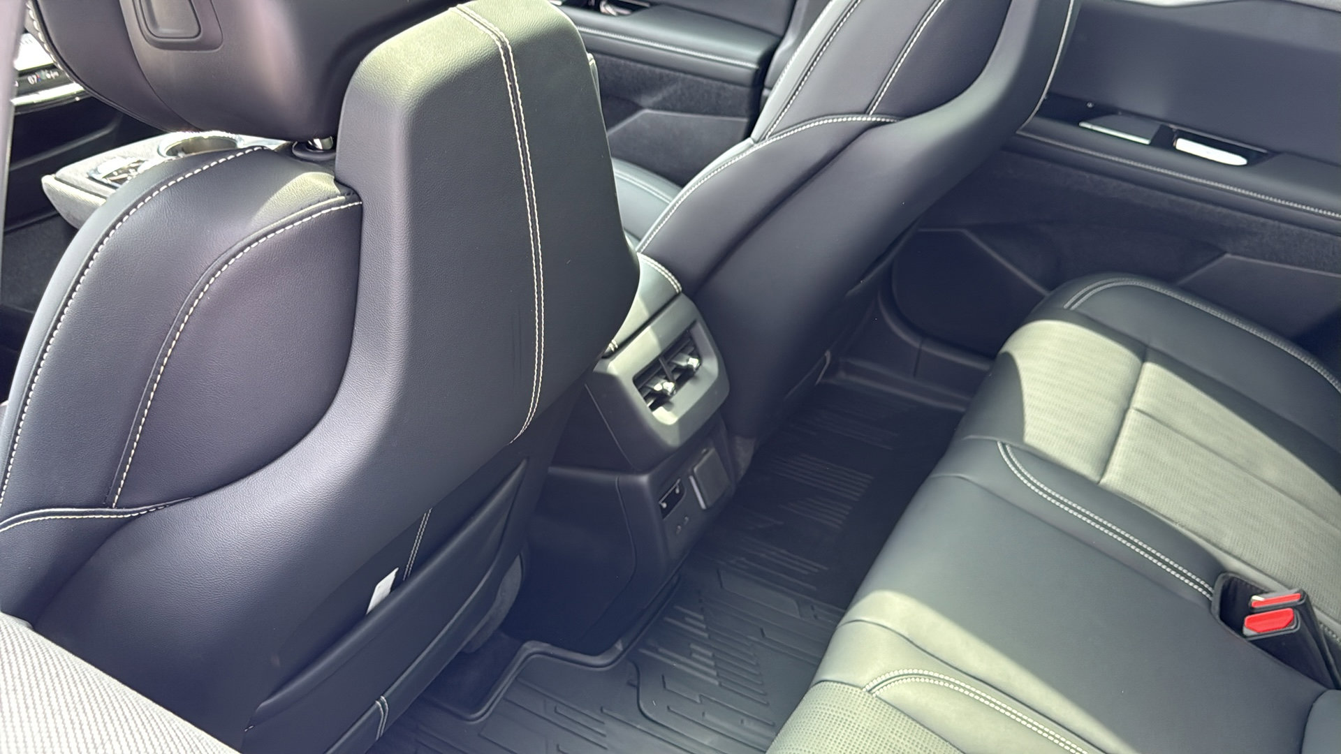 New 2026 Cadillac Optiq Sport 2 w/ LPO, Floor Liner Package AWD/4WD image 29