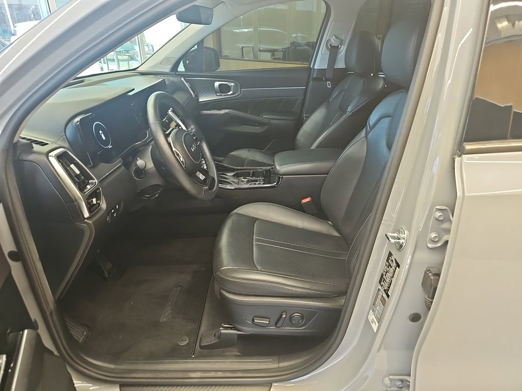 Used 2023 Kia Sorento SX image 11