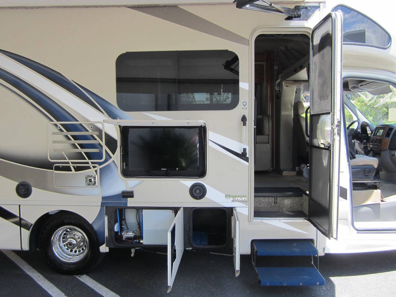 Used 2017 Mercedes-Benz Sprinter 3500 image 9
