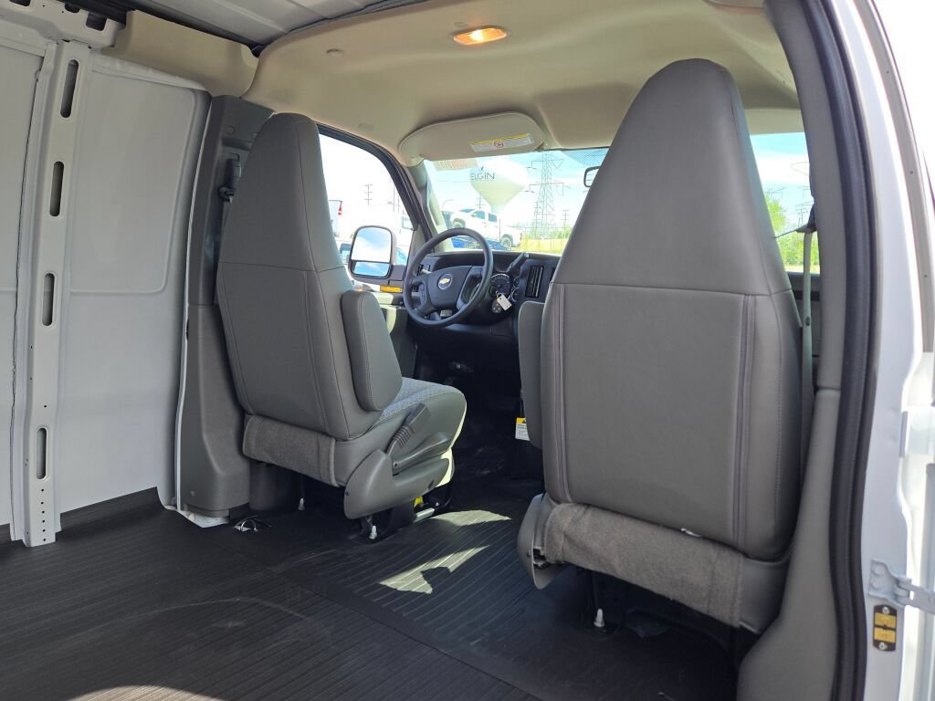 New 2026 Chevrolet Express 2500 Extended w/ Enhanced Convenience Package RWD image 10