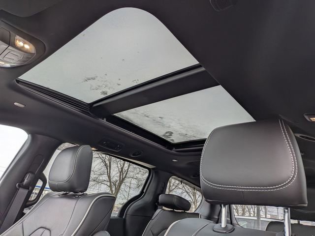New 2026 Chrysler Pacifica Limited w/ Uconnect Theater Family Group image 13