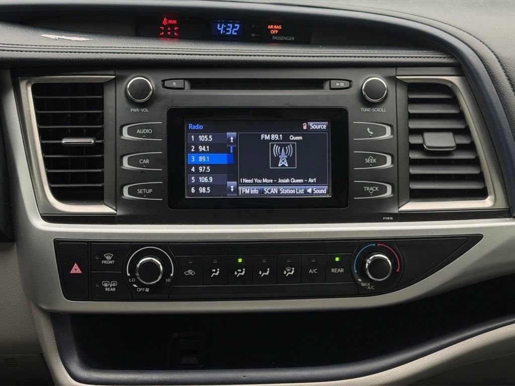 Used 2019 Toyota Highlander LE image 15