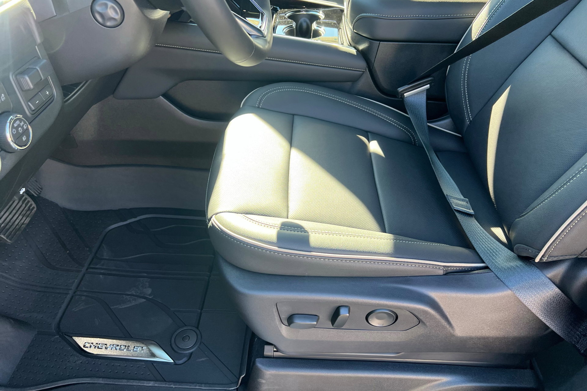 New 2026 Chevrolet Suburban Premier image 20