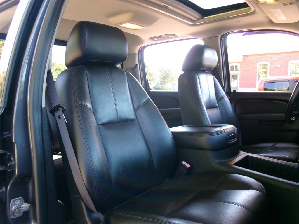 Used 2011 Chevrolet Silverado 2500 LTZ w/ LTZ Plus Package AWD/4WD image 20