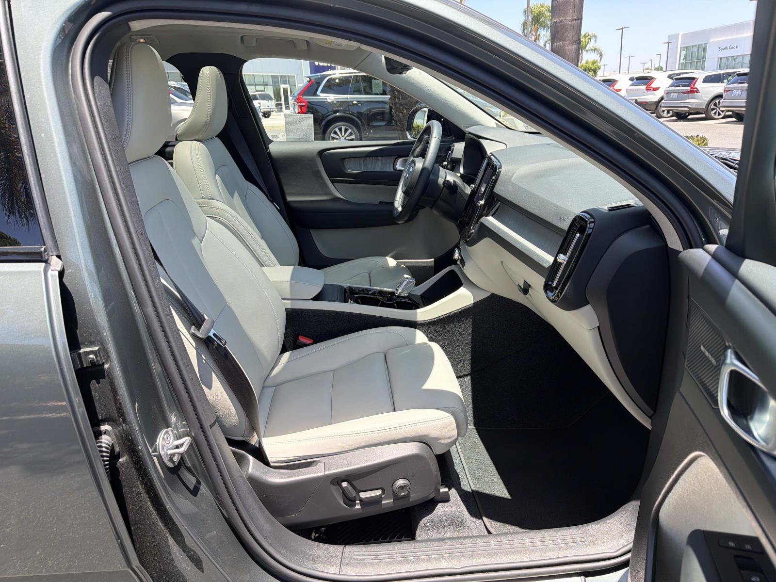 Used 2026 Volvo XC40 B5 Ultra w/ Climate Package AWD/4WD image 26