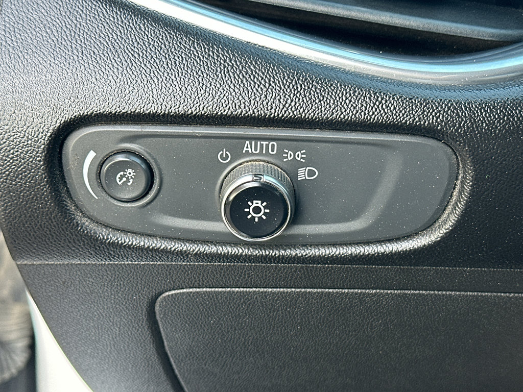 Used 2018 Chevrolet Malibu LT FWD image 21