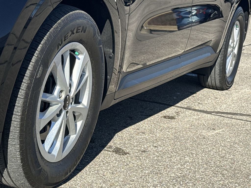 Used 2024 Kia Carnival LX image 18