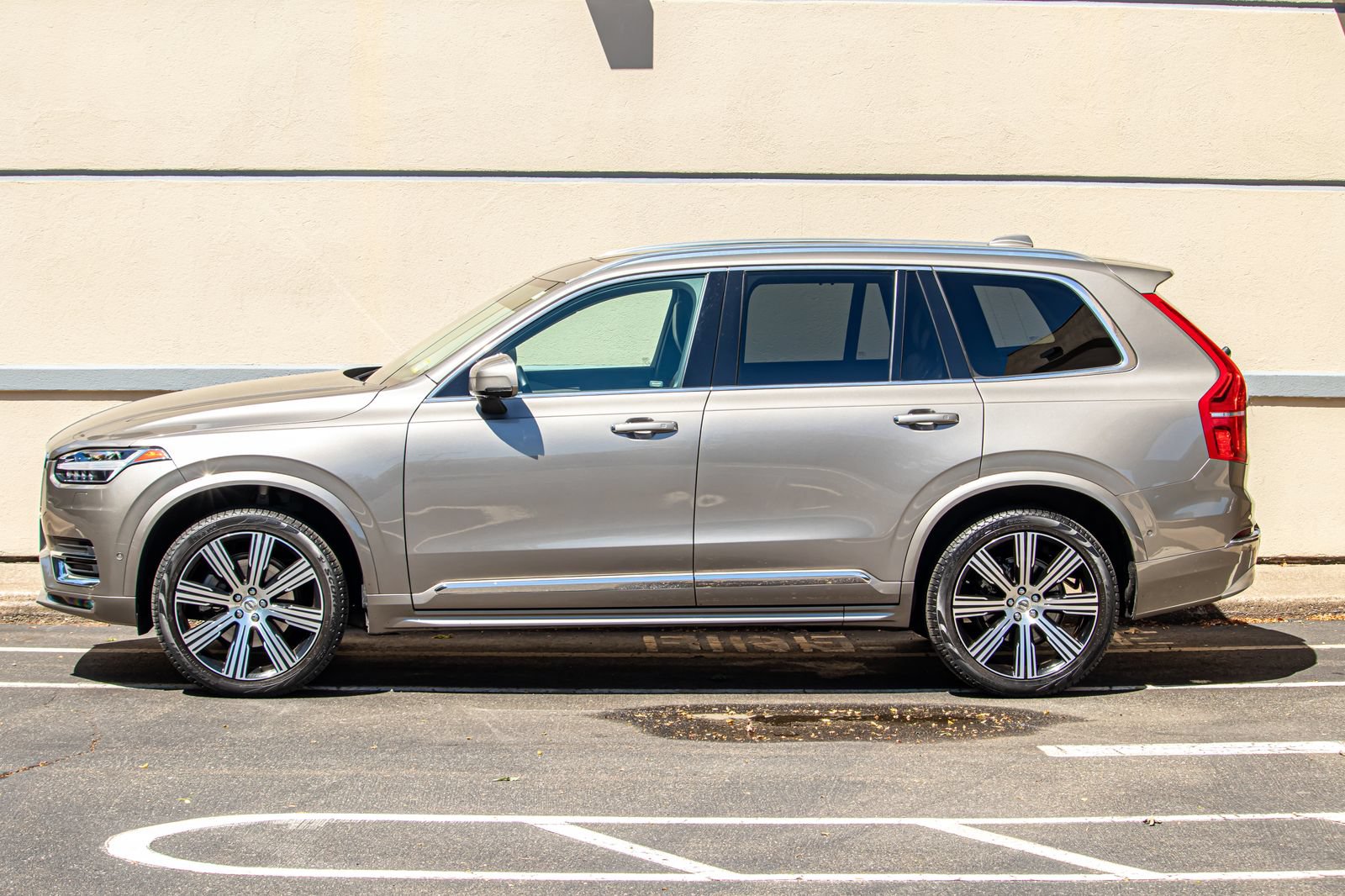 Used 2022 Volvo XC90 T6 Inscription w/ Advanced Package AWD/4WD image 4