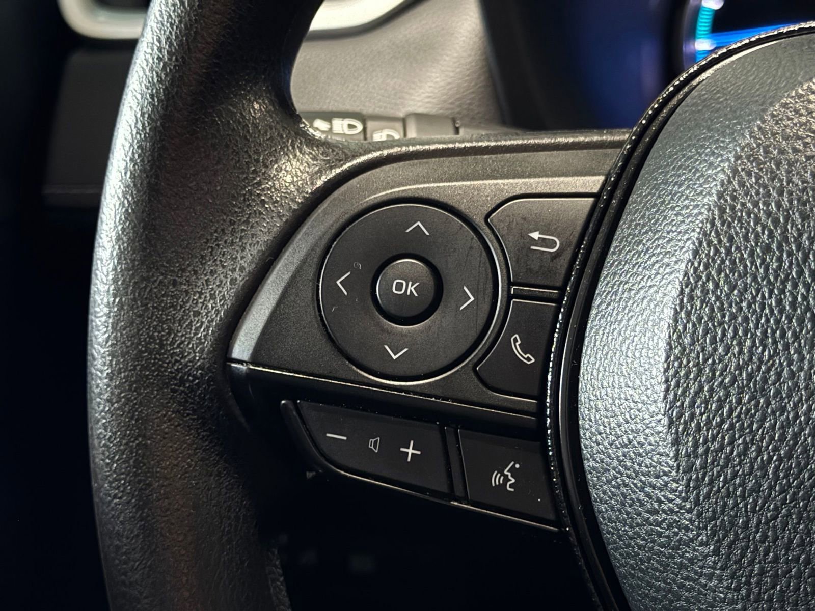 Used 2021 Toyota RAV4 XLE image 28