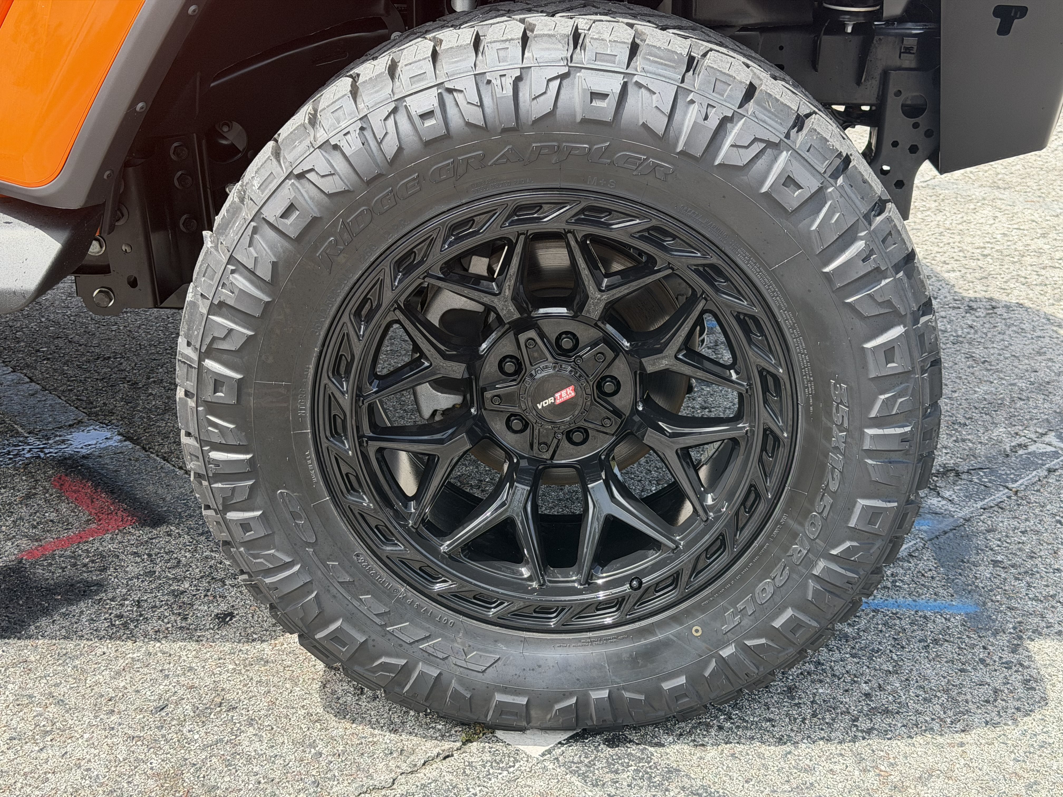 Used 2025 Jeep Wrangler Unlimited Sahara AWD/4WD image 10