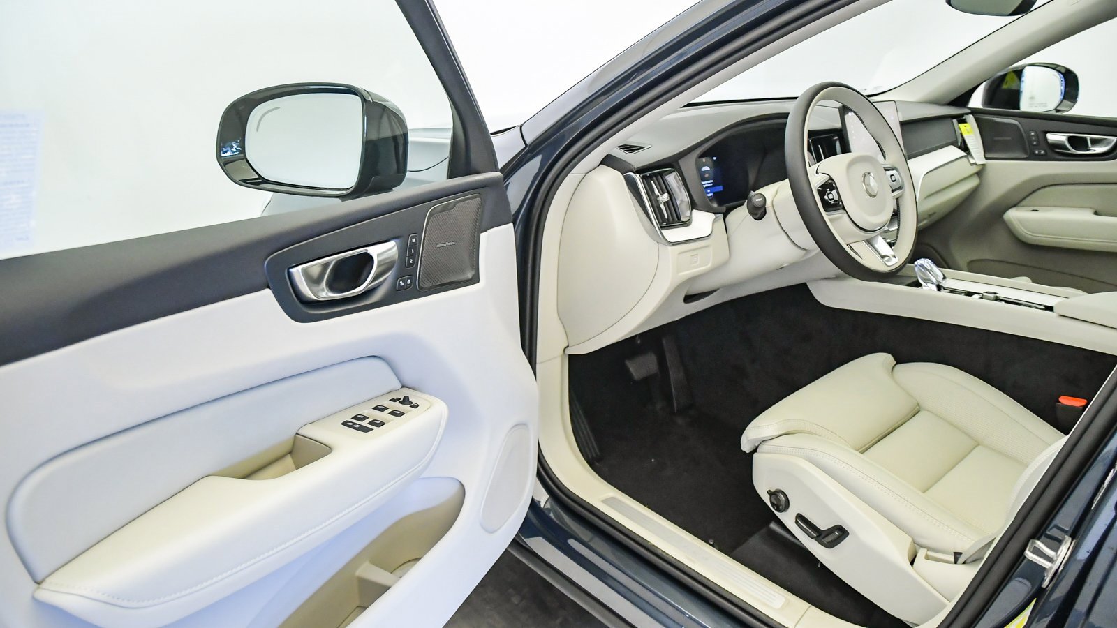 New 2026 Volvo XC60 B5 Ultra w/ Protection Package Premier image 23