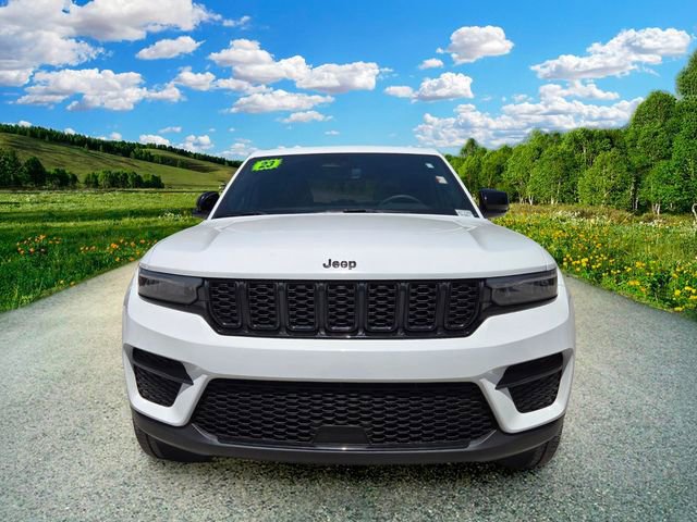 Used 2023 Jeep Grand Cherokee Altitude AWD/4WD image 8