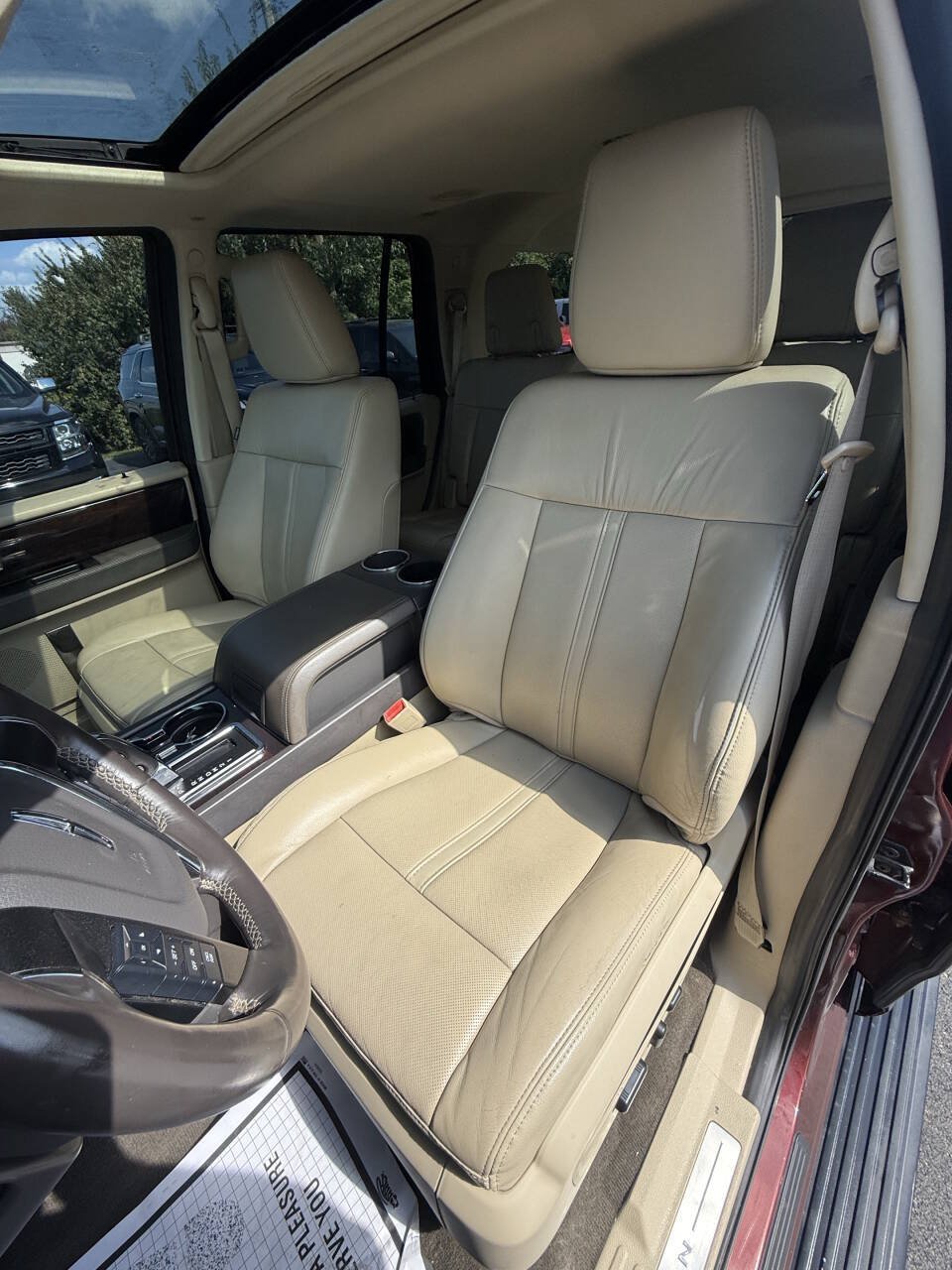 Used 2016 Lincoln Navigator Reserve AWD/4WD image 10