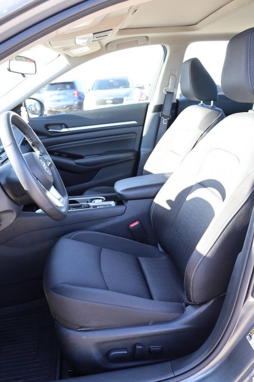 Used 2022 Nissan Altima 2.5 SV w/ SV Premium Package AWD/4WD image 13