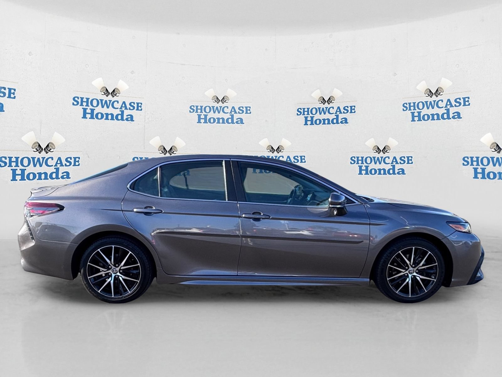 Used 2024 Toyota Camry SE FWD image 9